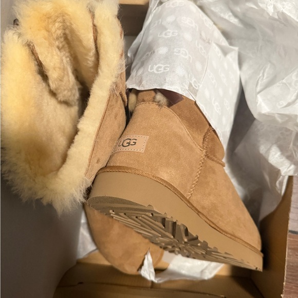 UGG Women's Bailey Bow II Size 10 US Chestnut 1016225 - Authentic - Picture 3 of 6